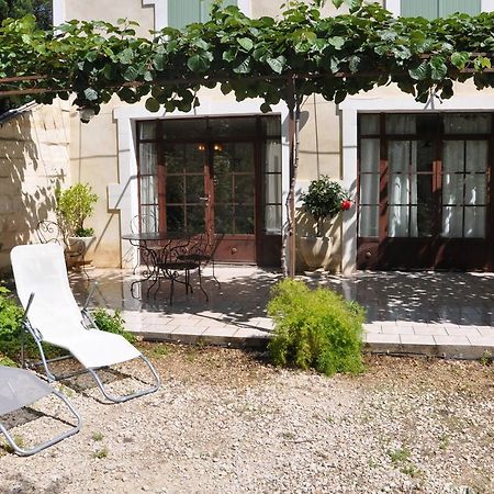 Gite Du Mas Des Oliviers Mezoargues Exterior photo